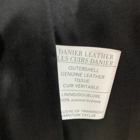 Danier Black Leather Coat. PRICE IS NEGOTIABLE - Picture 4 of 5